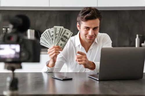 8 Steps to Build Wealth Online Without Huge Risk